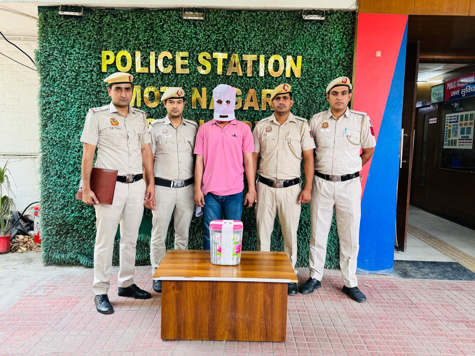 माेती नगर पुलिस द्वारा गिरफ्तार आरोपित की फोटो माेती नगर पुलिस द्वारा गिरफ्तार आरोपित की फोटो