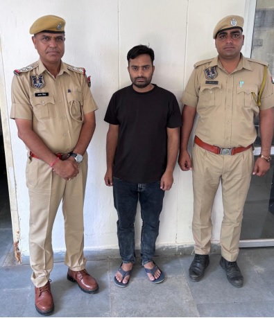 2 करोड़ 37 लाख रुपये का गबन करने वाला कंपनी अकाउंट मैनेजर गिरफ्तार 2 करोड़ 37 लाख रुपये का गबन करने वाला कंपनी अकाउंट मैनेजर गिरफ्तार