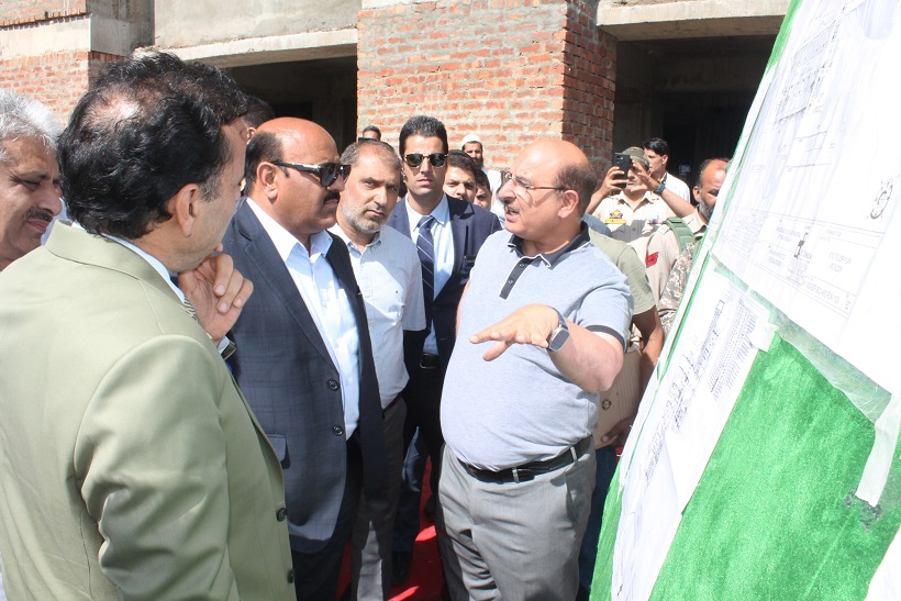 उपमुख्यमंत्री ने बेमिना में एसकेआईएमएस मेडिकल कॉलेज एवं अस्पताल में चल रहे विकास एवं निर्माण कार्यों का किया व्यापक निरीक्षण उपमुख्यमंत्री ने बेमिना में एसकेआईएमएस मेडिकल कॉलेज एवं अस्पताल में चल रहे विकास एवं निर्माण कार्यों का किया व्यापक निरीक्षण