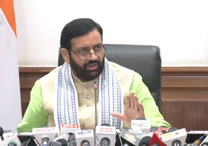 हरियाणा के मुख्यमंत्री चंडीगढ़ में पत्रकारों से बातचीत करते हुए हरियाणा के मुख्यमंत्री चंडीगढ़ में पत्रकारों से बातचीत करते हुए