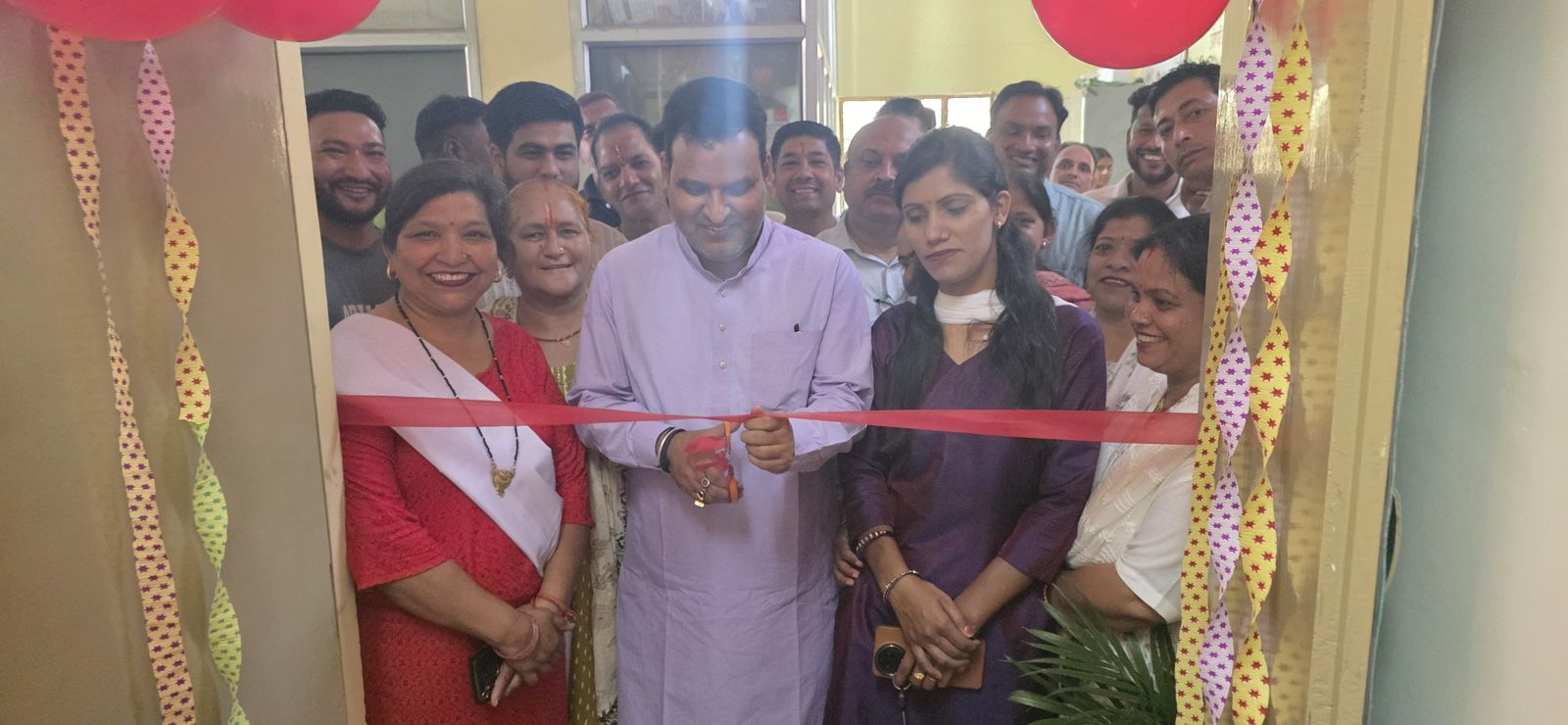 एक्स-रे मशीन का शुभारंभ करते विधायक