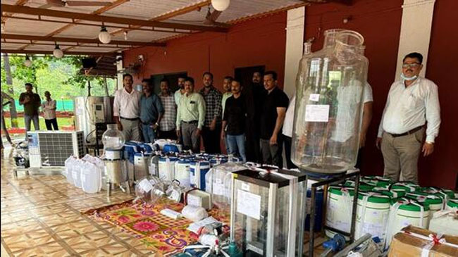 फोटो: कर्जत के फार्म हाउस में बकरी पालन के नाम पर चल रही ड्रग फैक्ट्री की छानबीन करती पुलिस फोटो: कर्जत के फार्म हाउस में बकरी पालन के नाम पर चल रही ड्रग फैक्ट्री की छानबीन करती पुलिस