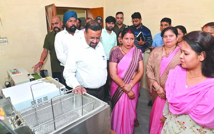 निरीक्षण के दौरान