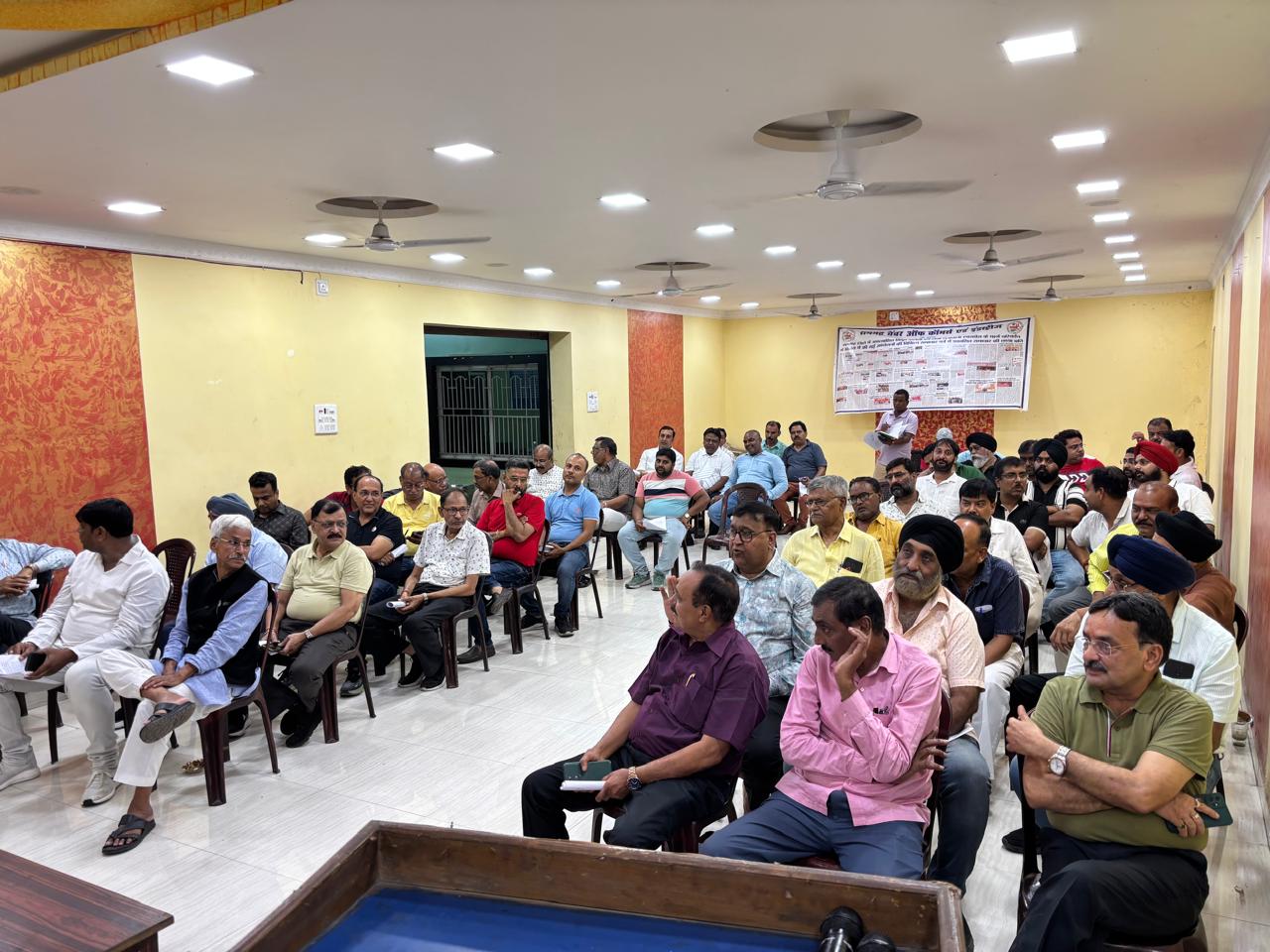 बैठक में शामिल लोग