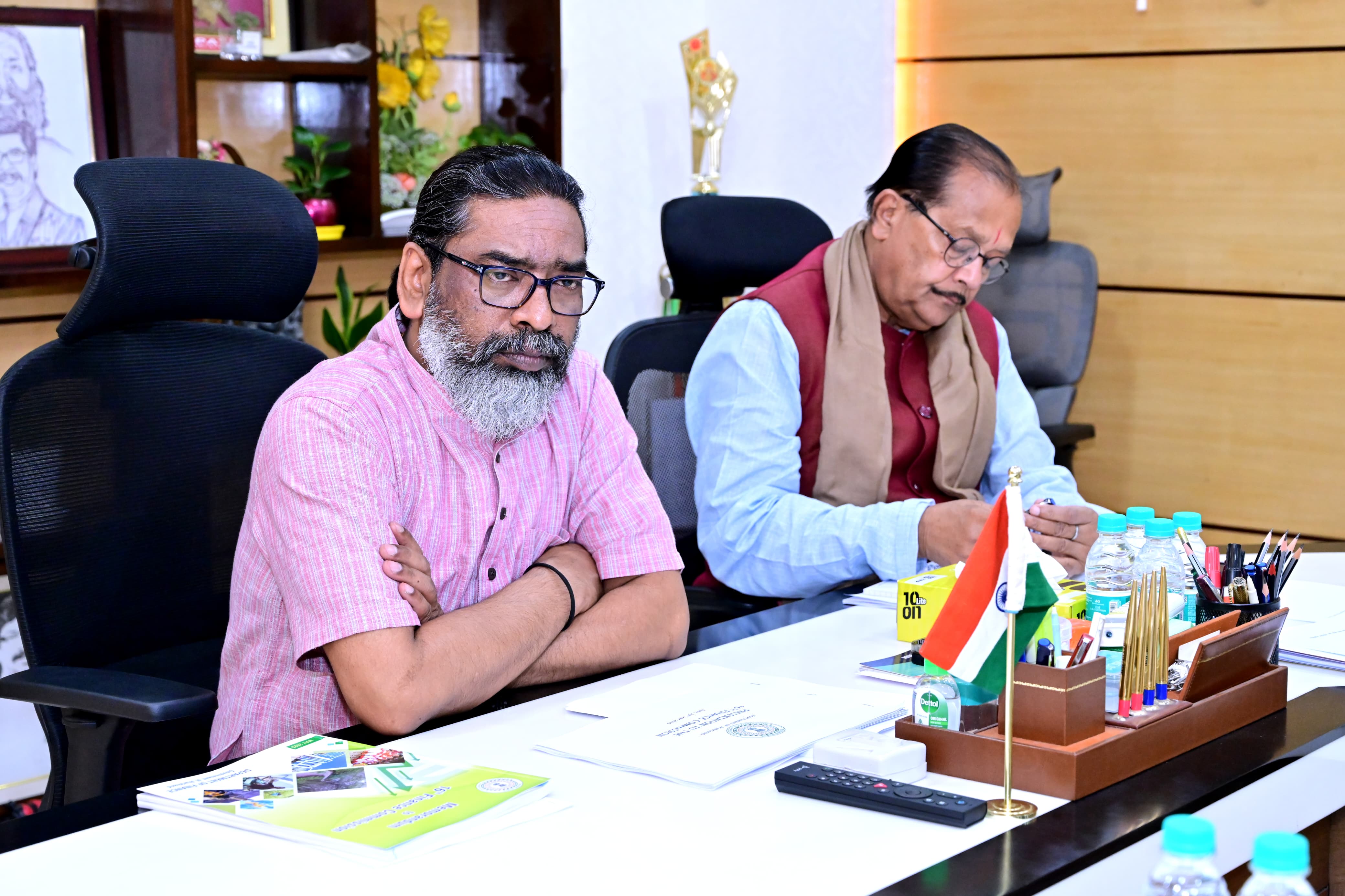 मुख्यमंत्री, मंत्री सहित अन्य अधिकारी मुख्यमंत्री, मंत्री सहित अन्य अधिकारी
