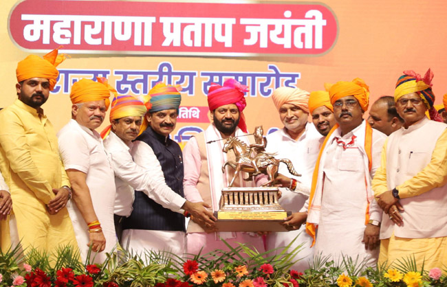 हरियाणा के मुख्यमंत्री नायब सैनी करनाल के गांव सालवन में महाराणा प्रताप जयंती समारोह में भाग लेते हुए हरियाणा के मुख्यमंत्री नायब सैनी करनाल के गांव सालवन में महाराणा प्रताप जयंती समारोह में भाग लेते हुए