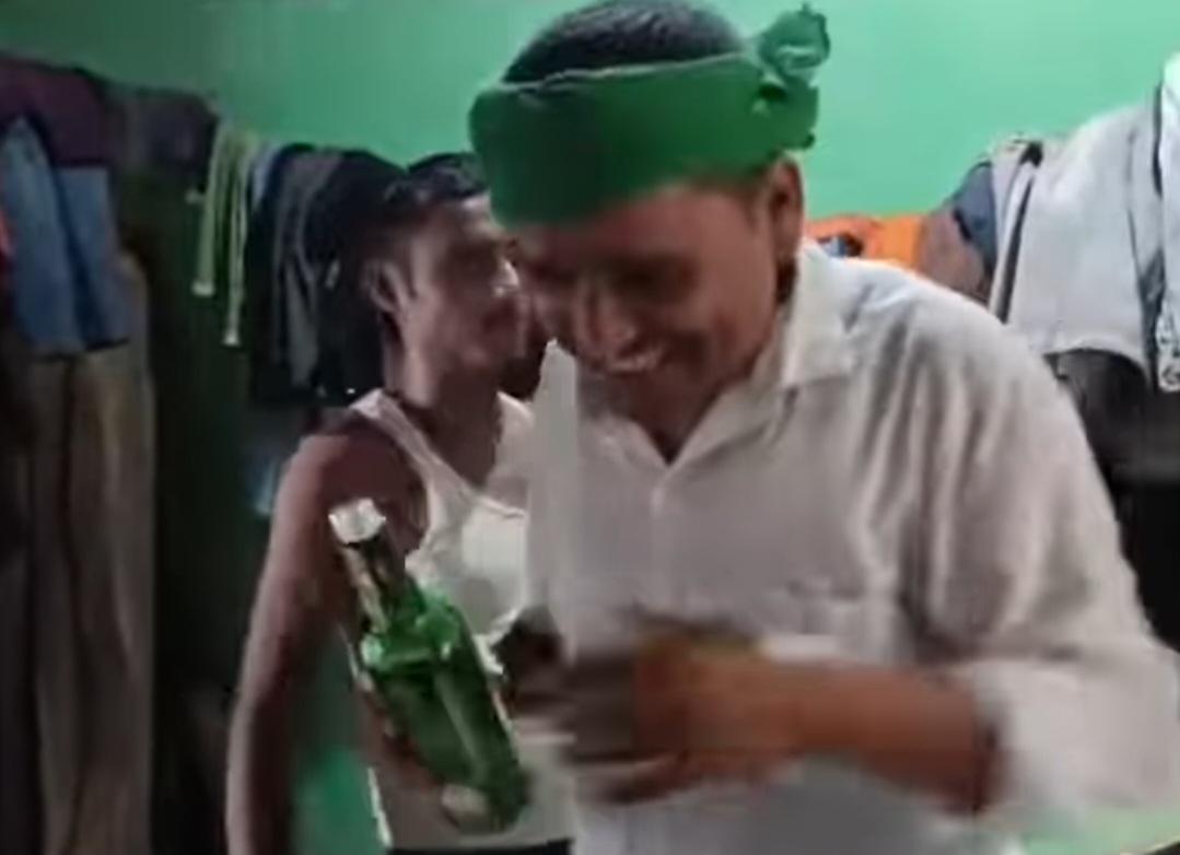वायरल वीडियो का अंश वायरल वीडियो का अंश