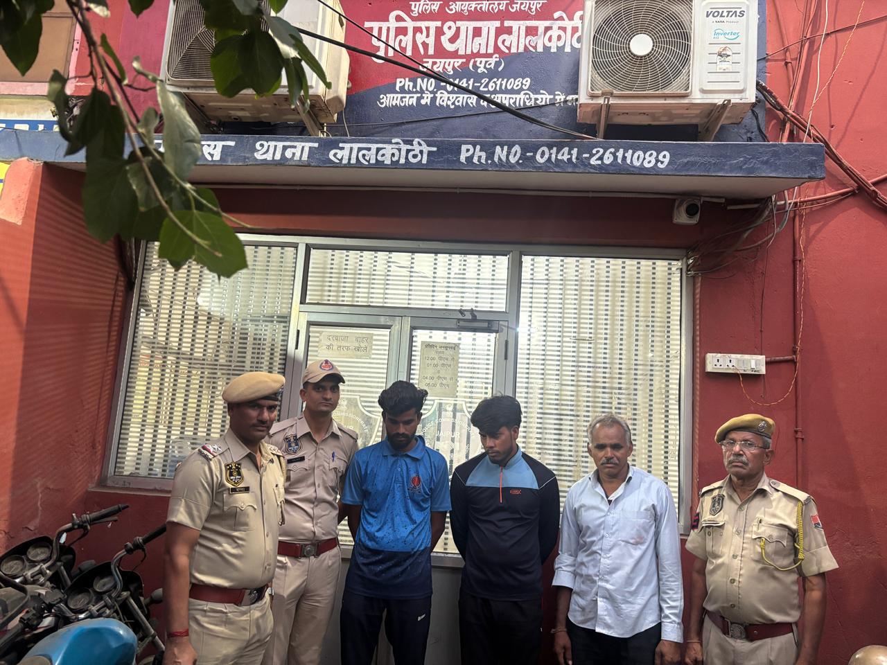 सेंट्रल जेल से इलाज का नाम कैदियों का फरार प्रकरणः तीन और आरोपितों को पुलिस ने पकड़ा सेंट्रल जेल से इलाज का नाम कैदियों का फरार प्रकरणः तीन और आरोपितों को पुलिस ने पकड़ा