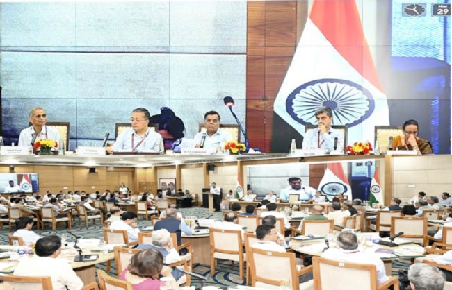 सीएसएस और सीएस के मूल्यांकन बैठक में डॉ. टी.वी. सोमनाथन और अन्य सीएसएस और सीएस के मूल्यांकन बैठक में डॉ. टी.वी. सोमनाथन और अन्य