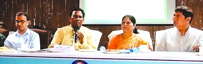 बैठक के दौरान देशराज कर्णवाल व अन्य