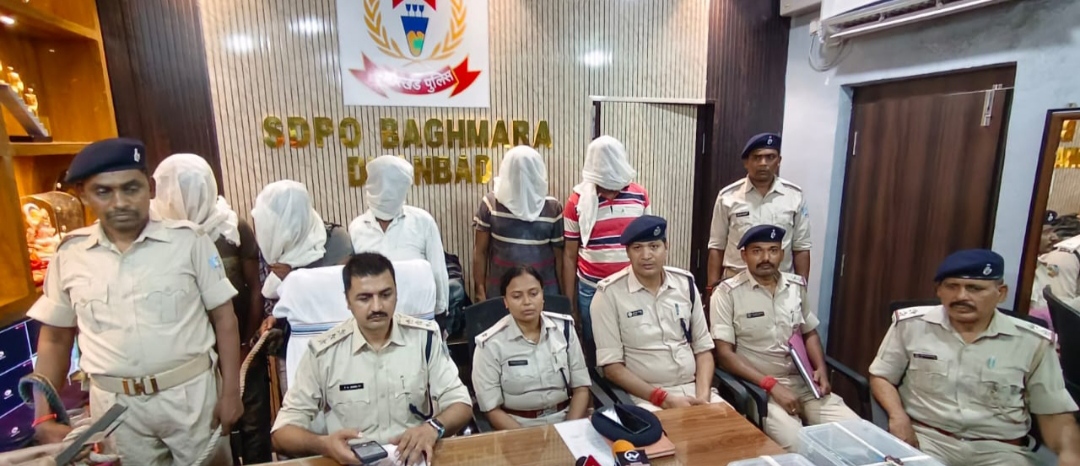 एसडीपीओ जानकारी देते हुए एसडीपीओ जानकारी देते हुए