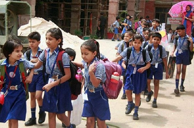 स्कूल में बच्चे (प्रतीकात्मक तस्वीर)