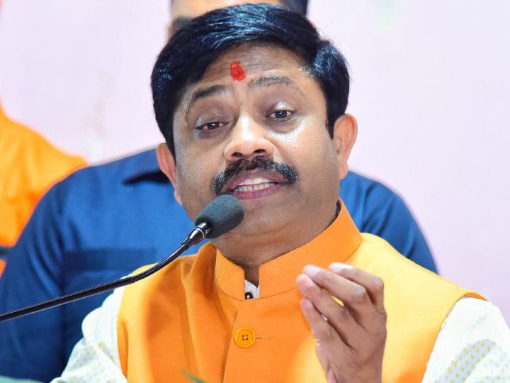 औद्योगिक विकास, निर्यात प्रोत्साहन, एनआरआई एवं निवेश प्रोत्साहन मंत्री नन्द गोपाल गुप्ता 'नन्दी' औद्योगिक विकास, निर्यात प्रोत्साहन, एनआरआई एवं निवेश प्रोत्साहन मंत्री नन्द गोपाल गुप्ता 'नन्दी'