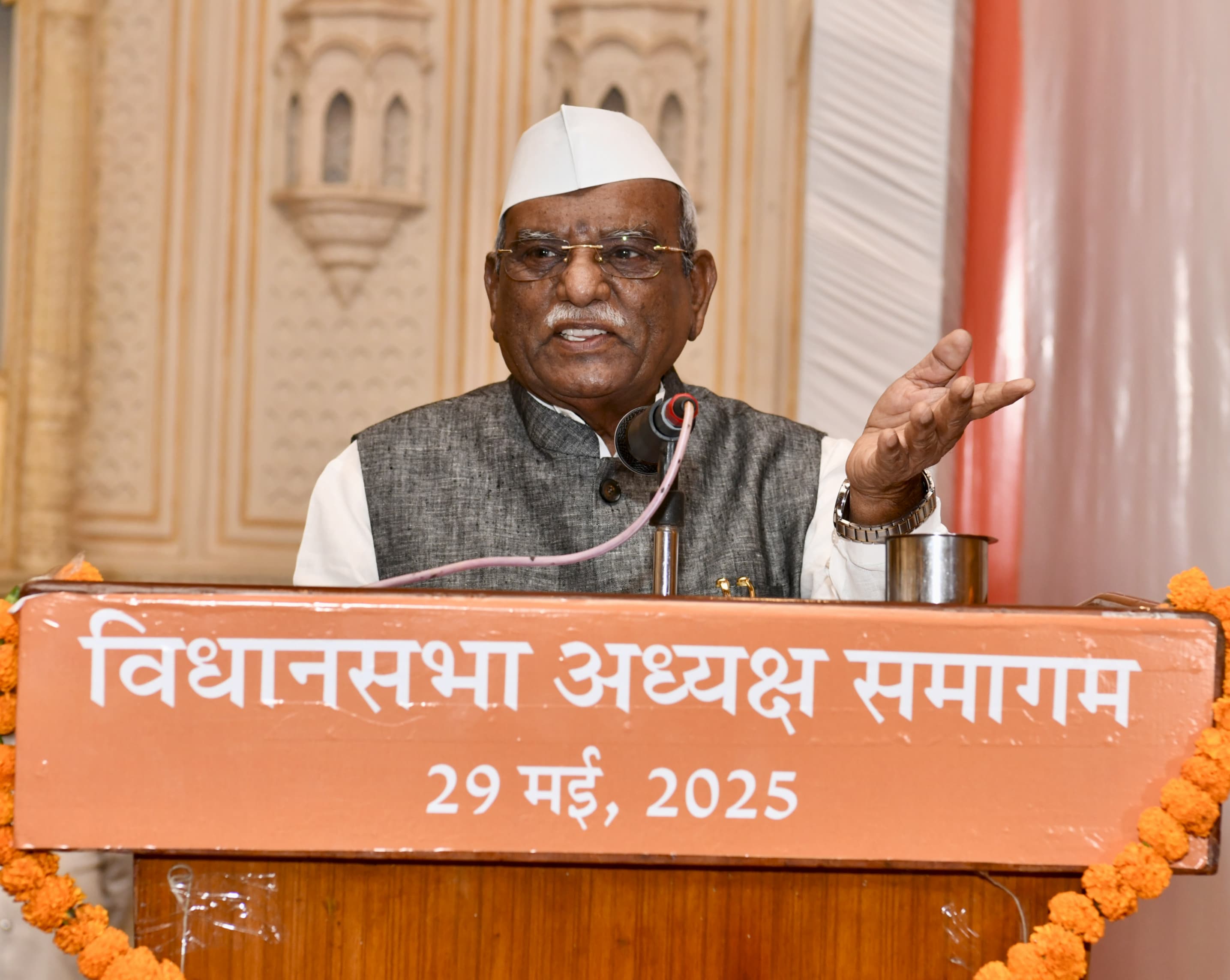 संस्कार और संस्कृति से ही संसदीय लोकतंत्र की गरिमा और भविष्य सुरक्षित - राज्यपाल बागड़े संस्कार और संस्कृति से ही संसदीय लोकतंत्र की गरिमा और भविष्य सुरक्षित - राज्यपाल बागड़े