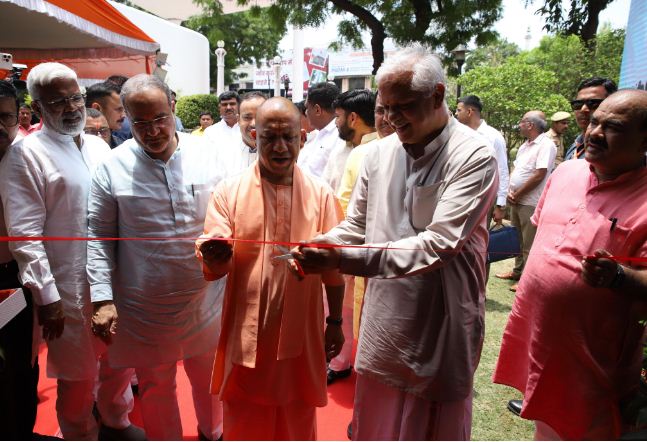 अहिल्याबाई होलकर की प्रदर्शनी का उदघाटन करते मुख्यमंत्री योगी आदित्यनाथ और भाजपा के राष्ट्रीय महामंत्री संगठन बीएल संतोष अहिल्याबाई होलकर की प्रदर्शनी का उदघाटन करते मुख्यमंत्री योगी आदित्यनाथ और भाजपा के राष्ट्रीय महामंत्री संगठन बीएल संतोष
