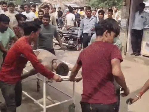 एंबुलेंस से हॉस्पिटल पहुंचाया गया, लेकिन तब तक मौत हो चुकी थी।