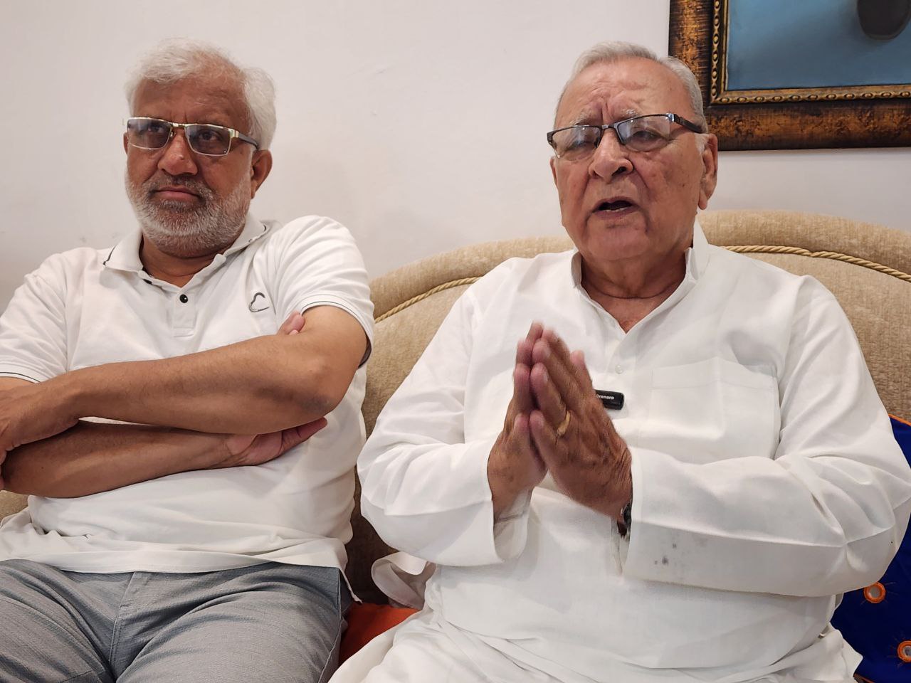 फोटो कैप्शन 29आरटीके1 : पत्रकारों से बातचीत करते पूर्व गृहमंत्री सुभाष बतरा ---------