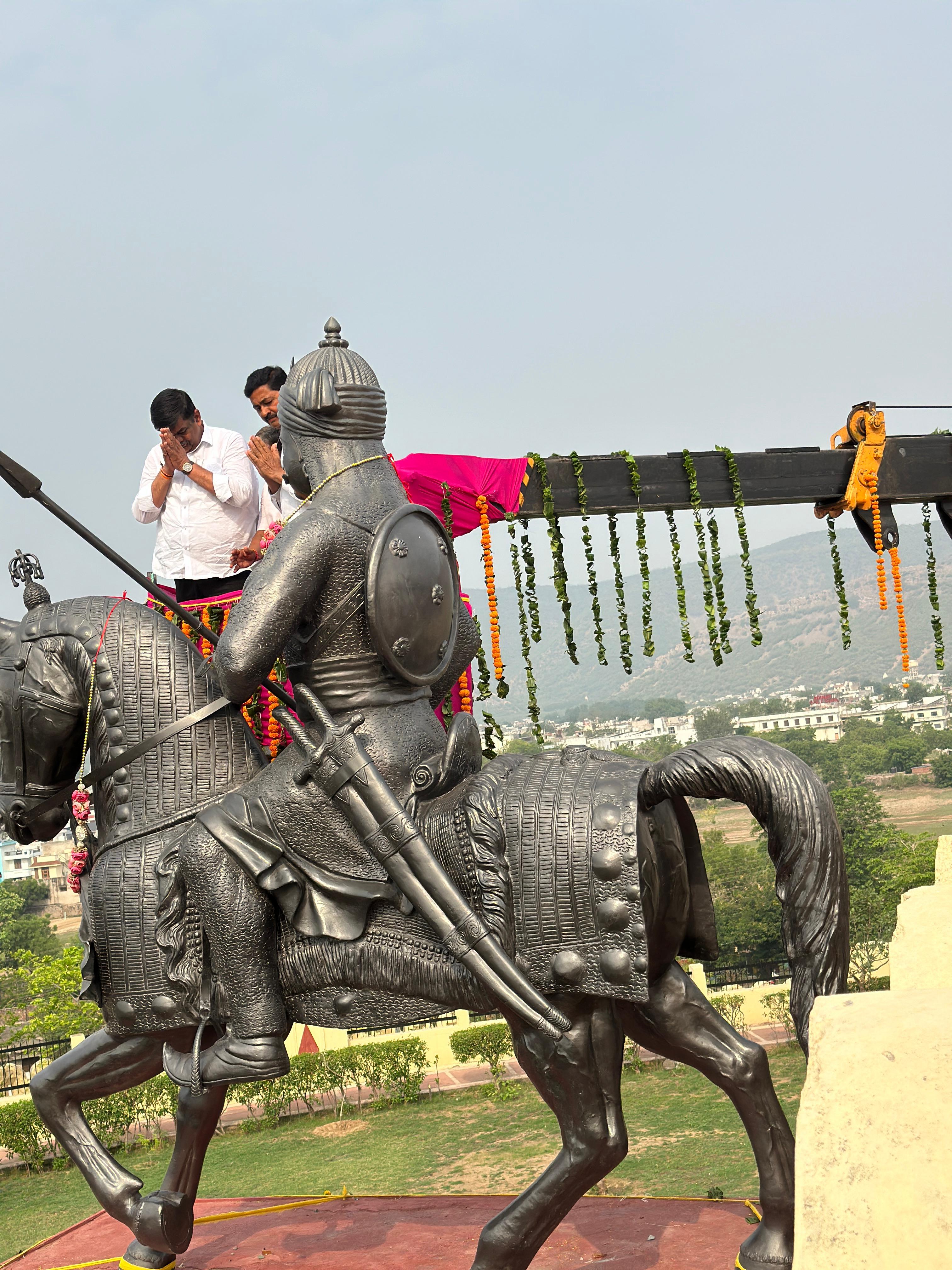 Alwar Alwar