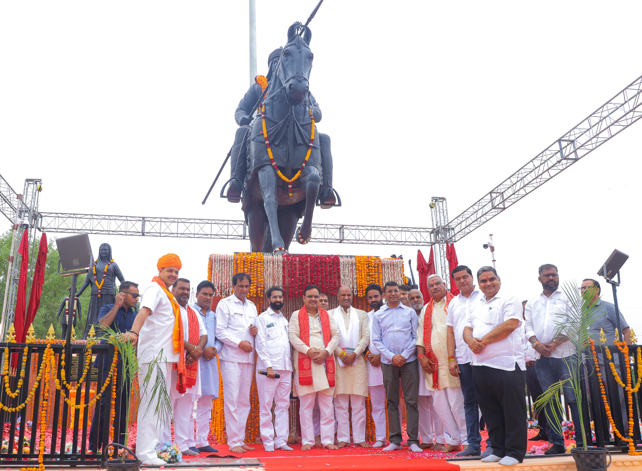 चित्तौड़गढ़ जिले के भूपालसागर में महाराणा प्रताप की प्रतिमा का अनावरण करते मुख्यमंत्री भजन लाल शर्मा। चित्तौड़गढ़ जिले के भूपालसागर में महाराणा प्रताप की प्रतिमा का अनावरण करते मुख्यमंत्री भजन लाल शर्मा।