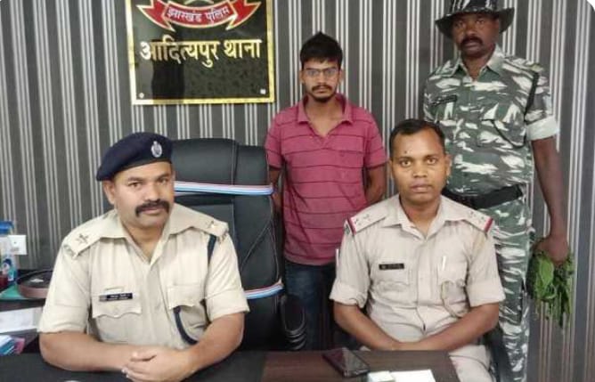 गिरफ्तार चालक राजन कुमार महतो की तस्वीर गिरफ्तार चालक राजन कुमार महतो की तस्वीर
