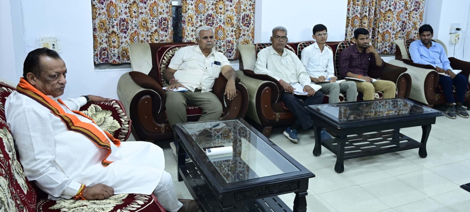 समीक्षा बैठक। समीक्षा बैठक।