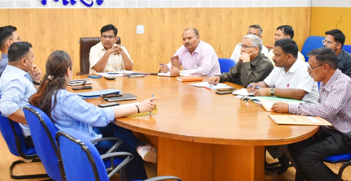 गोपेश्वर में हरेला कार्यक्रम के लिए बैठक में मौजूद अधिकारी। गोपेश्वर में हरेला कार्यक्रम के लिए बैठक में मौजूद अधिकारी।