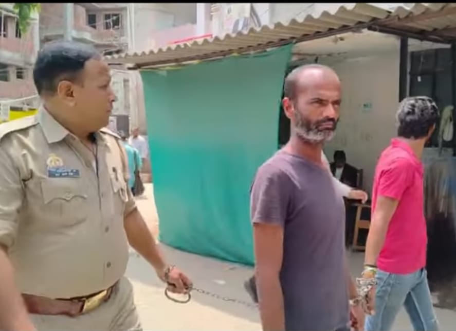 आरोपी पुलिस अभिरक्षा में दीवानी न्यायालय में आरोपी पुलिस अभिरक्षा में दीवानी न्यायालय में