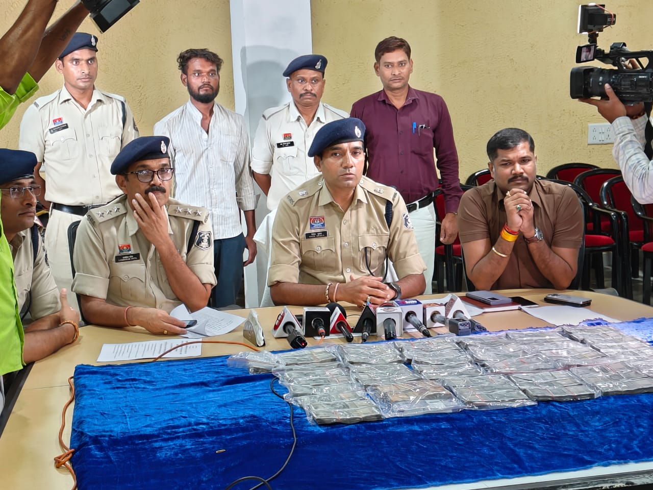 चोरी की घटना को अंजाम देने वाला आरोपित पुलिस गिरफ्त में चोरी की घटना को अंजाम देने वाला आरोपित पुलिस गिरफ्त में