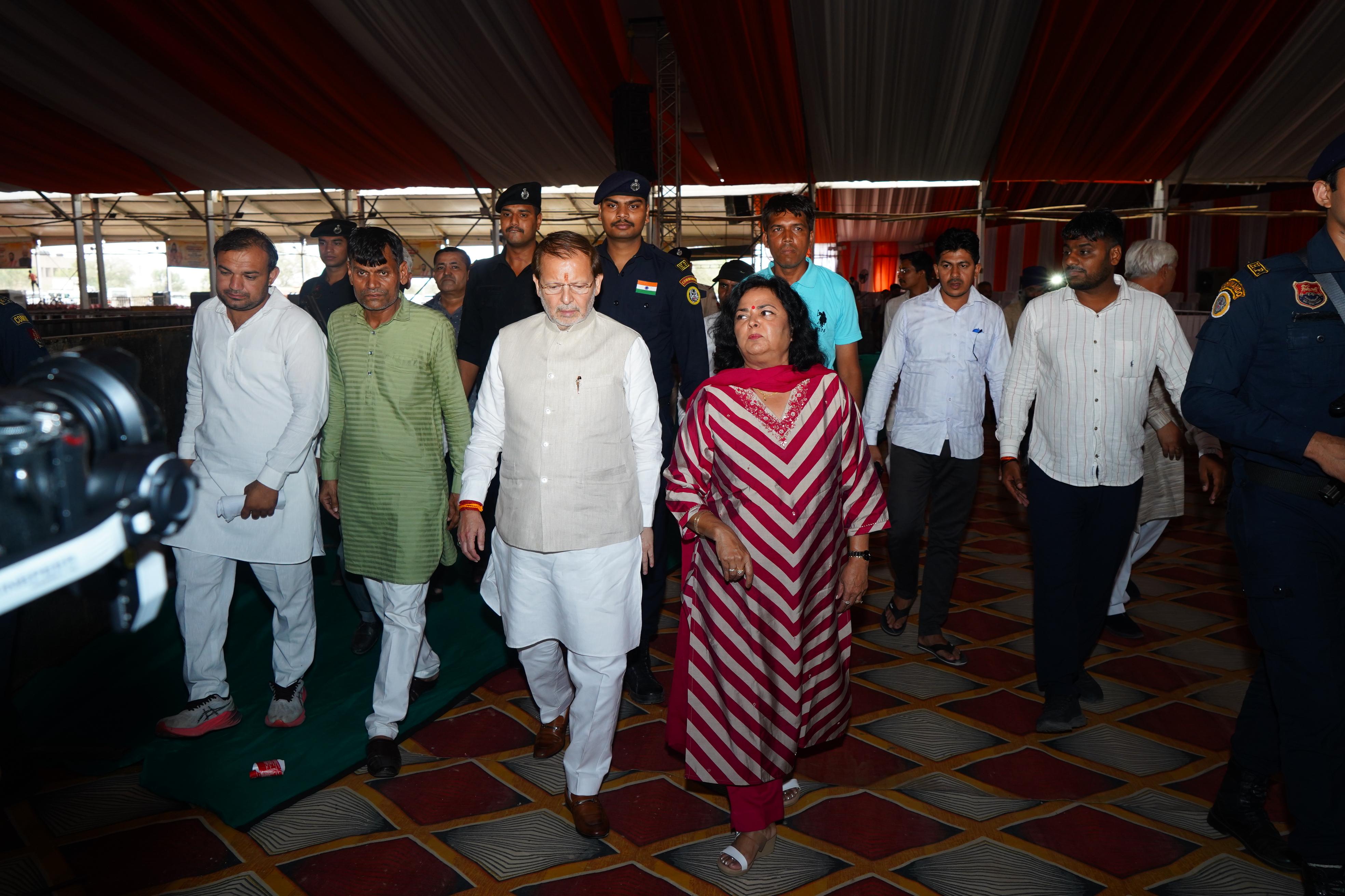 कार्यक्रम स्थल का जायजा लेते कैबिनेट मंत्री डॉ अरविंद शर्मा कार्यक्रम स्थल का जायजा लेते कैबिनेट मंत्री डॉ अरविंद शर्मा