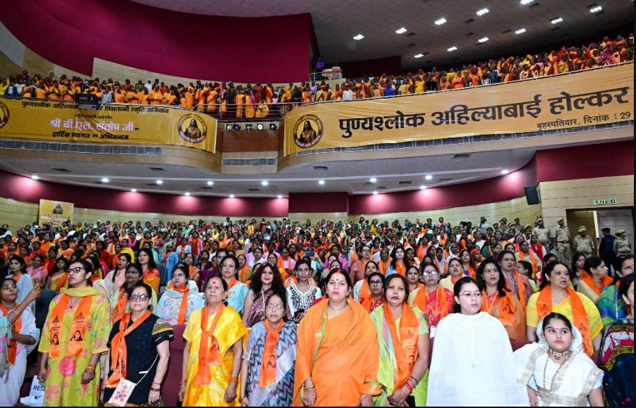 गोष्ठी में उपस्थित मातृशक्ति गोष्ठी में उपस्थित मातृशक्ति