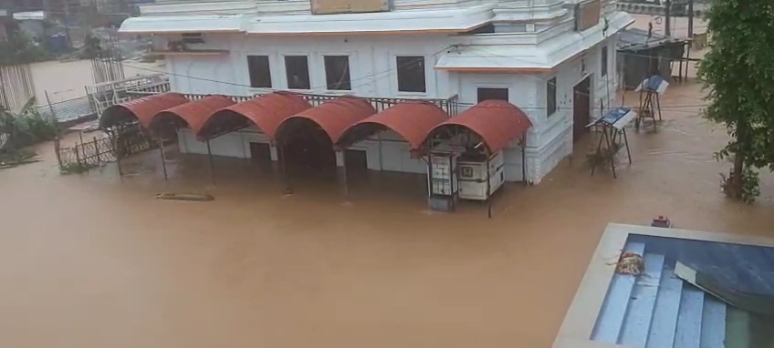 दूसरे दिन भी जल जमाव की वजह से राष्ट्रीय समाज 27 और 6 ठप