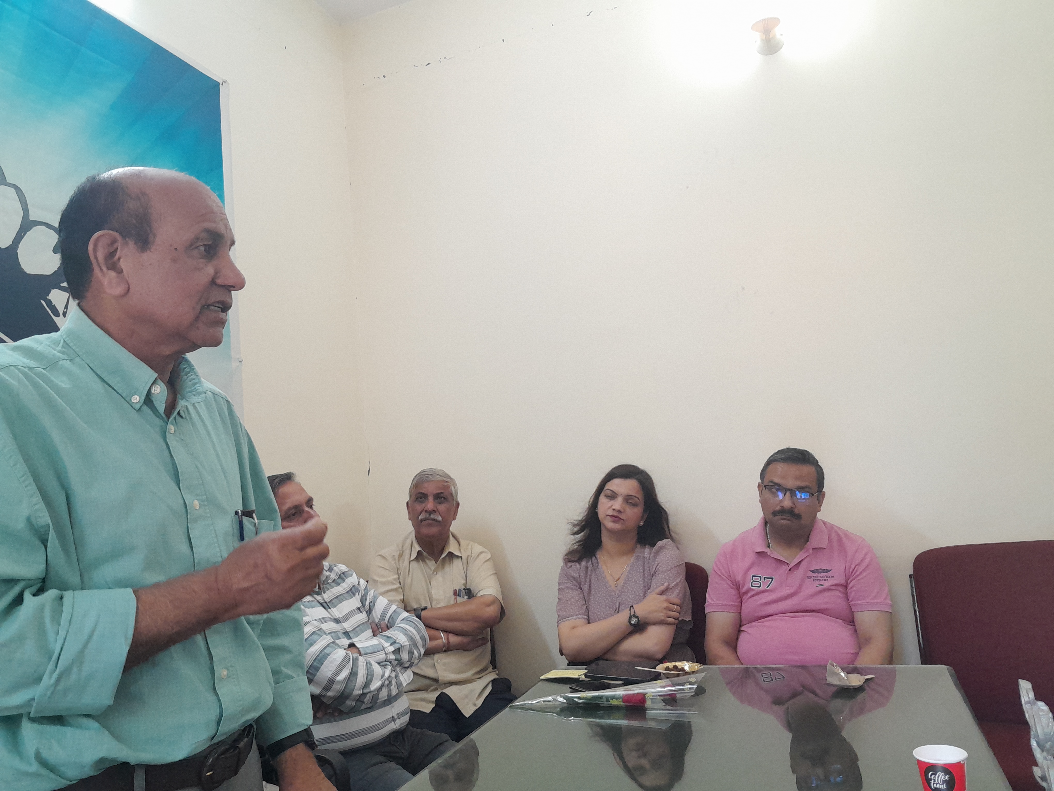 हिंदी पत्रकारिता दिवस पर संबोधित करते हुए डीपी गुप्ता। हिंदी पत्रकारिता दिवस पर संबोधित करते हुए डीपी गुप्ता।