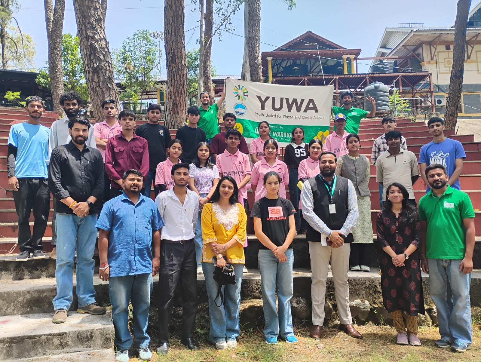 कैरियर कॉउंसलिंग सत्र के दौरान मौजूद युवा। कैरियर कॉउंसलिंग सत्र के दौरान मौजूद युवा।