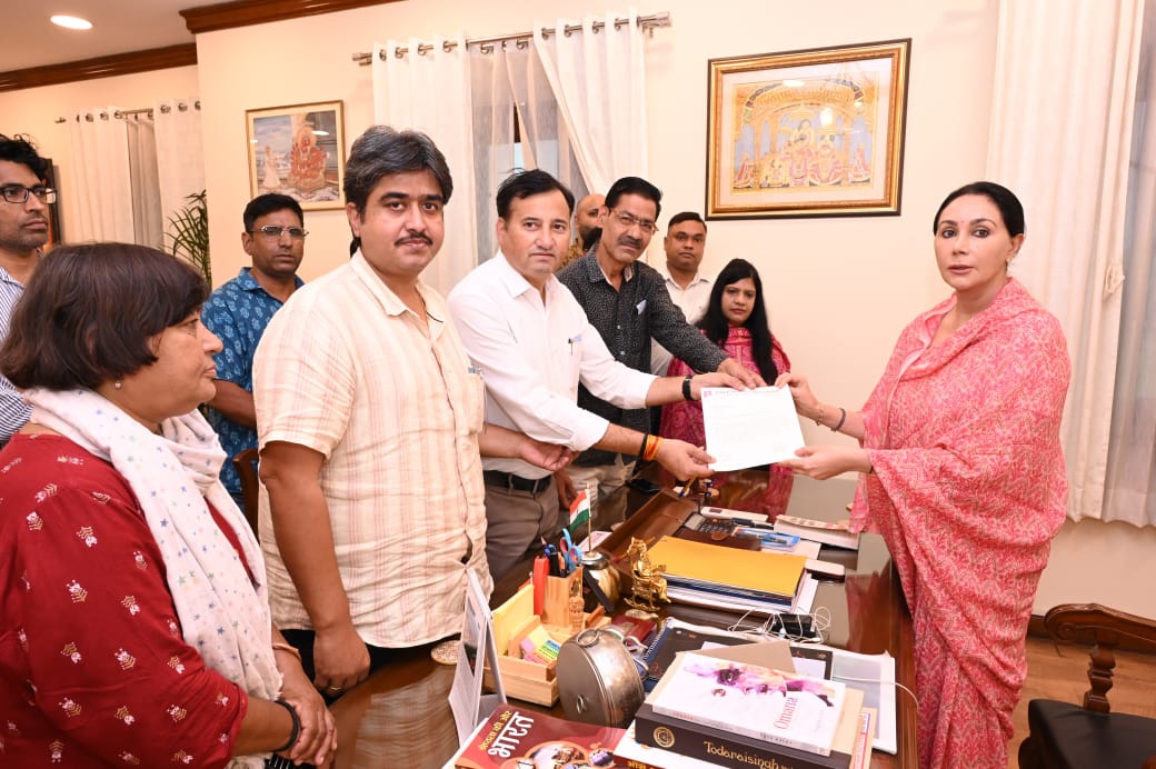 उपमुख्यमंत्री दिया कुमारी ने किया पोस्टर का विमोचन उपमुख्यमंत्री दिया कुमारी ने किया पोस्टर का विमोचन