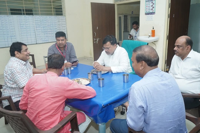 ग्वालियरः ऊर्जा मंत्री तोमर ने किया सिविल अस्पताल हजीरा का निरीक्षण ग्वालियरः ऊर्जा मंत्री तोमर ने किया सिविल अस्पताल हजीरा का निरीक्षण