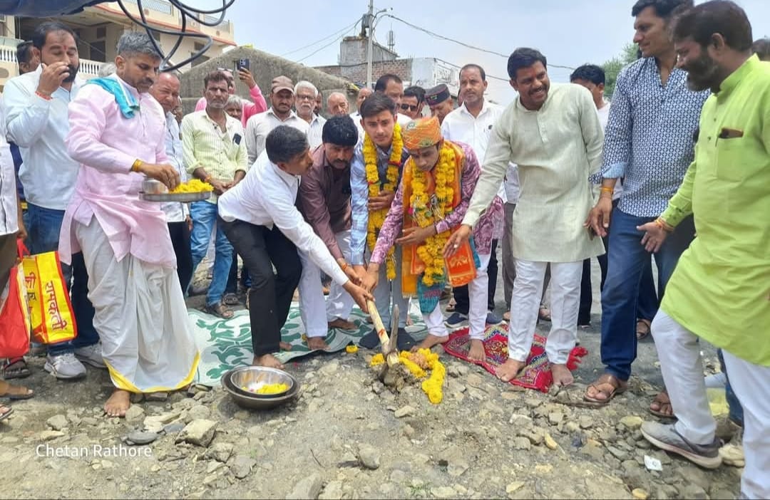 फोटो- भूमिपूजन में एक दिन के विधायक फोटो- भूमिपूजन में एक दिन के विधायक
