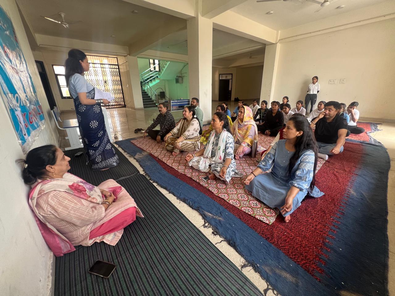 जीडीसी पलौडा में प्राणायाम सत्र का आयोजन, विद्यार्थियों ने बढ़-चढ़कर लिया भाग