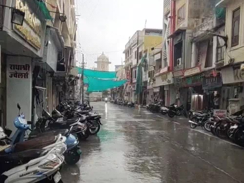 उदयपुर में बुधवार काे मौसम बदल गया।
