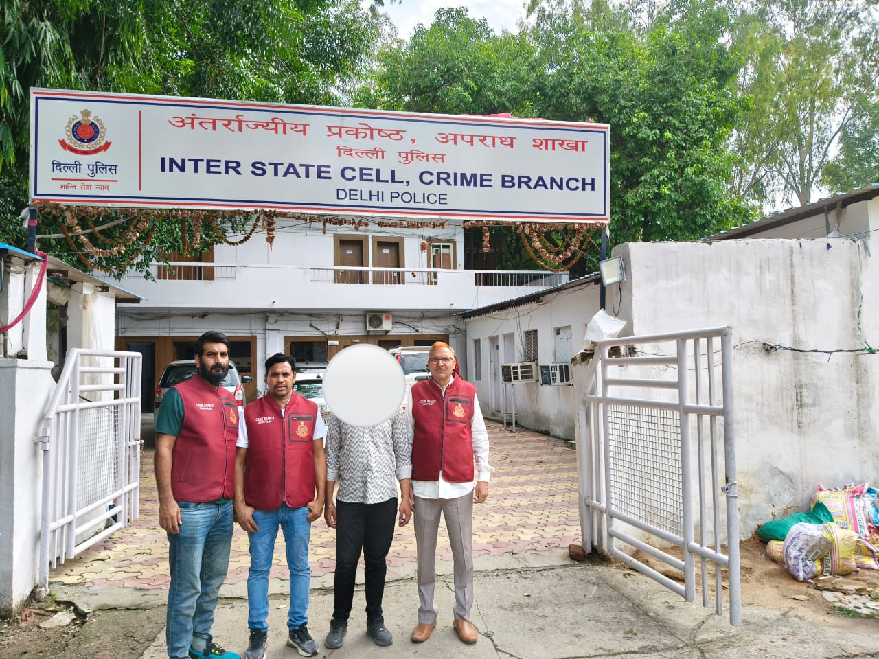 प्रतिबंधित ई-सिगरेट की तस्करी में गिरफ्तार आरोपित की फाेटाे प्रतिबंधित ई-सिगरेट की तस्करी में गिरफ्तार आरोपित की फाेटाे