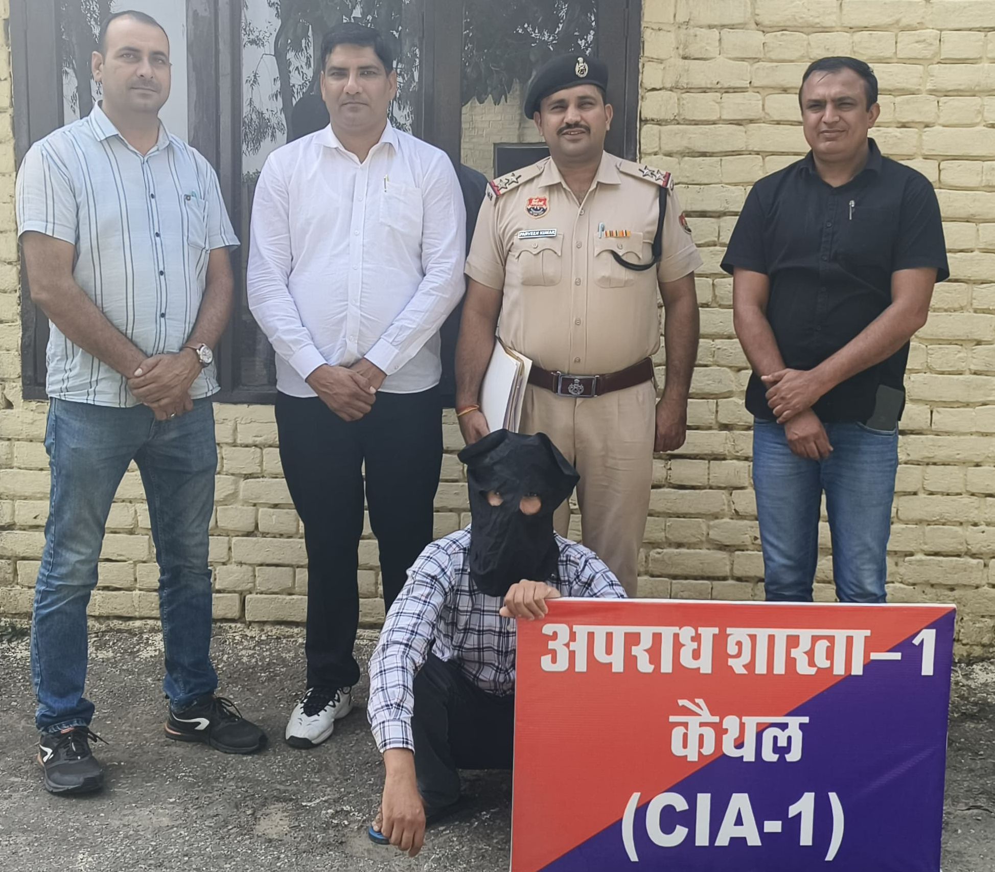 हत्या मामले में गिरफ्तार आरोपित पुलिस की गिरफ्त में।