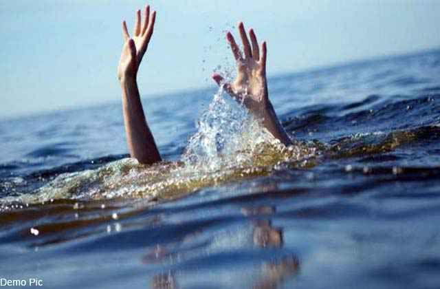 नहर में डूबने का प्रतीकात्मक चित्र नहर में डूबने का प्रतीकात्मक चित्र