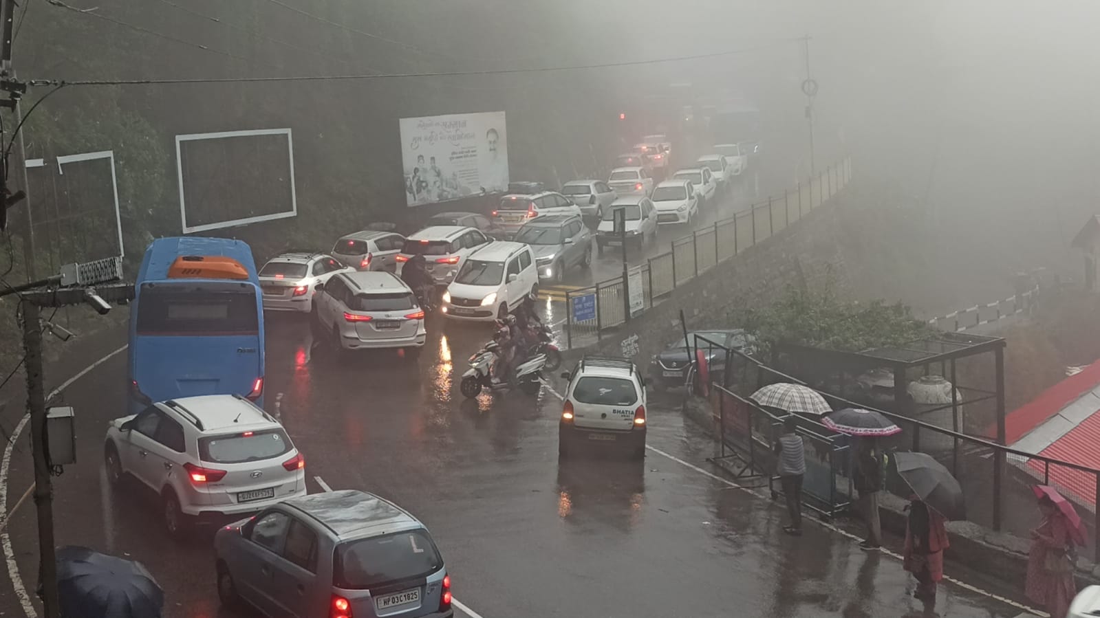 शिमला में यातायात जाम शिमला में यातायात जाम