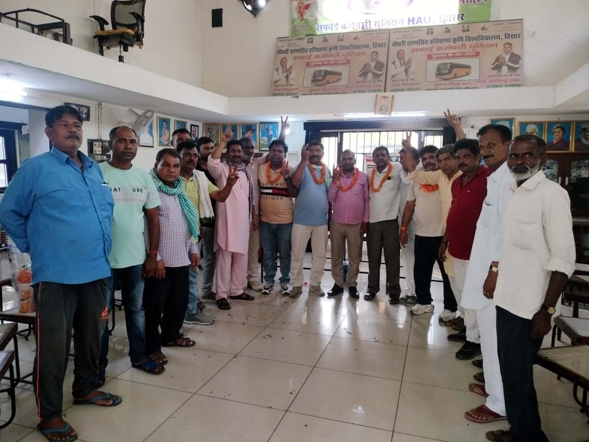 एचएयू सफाई कर्मचारी यूनियन की सर्वसम्मति से चुनी गई कार्यकारिणी। एचएयू सफाई कर्मचारी यूनियन की सर्वसम्मति से चुनी गई कार्यकारिणी।