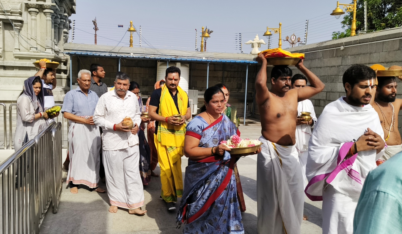तिरुपति बालाजी मंदिर, जम्मू में भगवान वेंकटेश्वर का भव्य अभिषेक, कई गणमान्य अतिथि हुए शामिल तिरुपति बालाजी मंदिर, जम्मू में भगवान वेंकटेश्वर का भव्य अभिषेक, कई गणमान्य अतिथि हुए शामिल