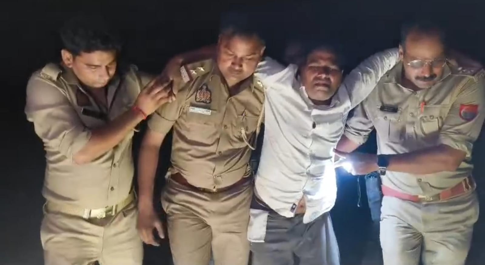 गिरफ़्तार अभियुक्त गिरफ़्तार अभियुक्त