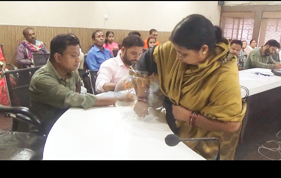 प्रधानमंत्री आवास योजना: आज 46 हितग्राहियों को आवासगृहों का हुआ आबंटन प्रधानमंत्री आवास योजना: आज 46 हितग्राहियों को आवासगृहों का हुआ आबंटन