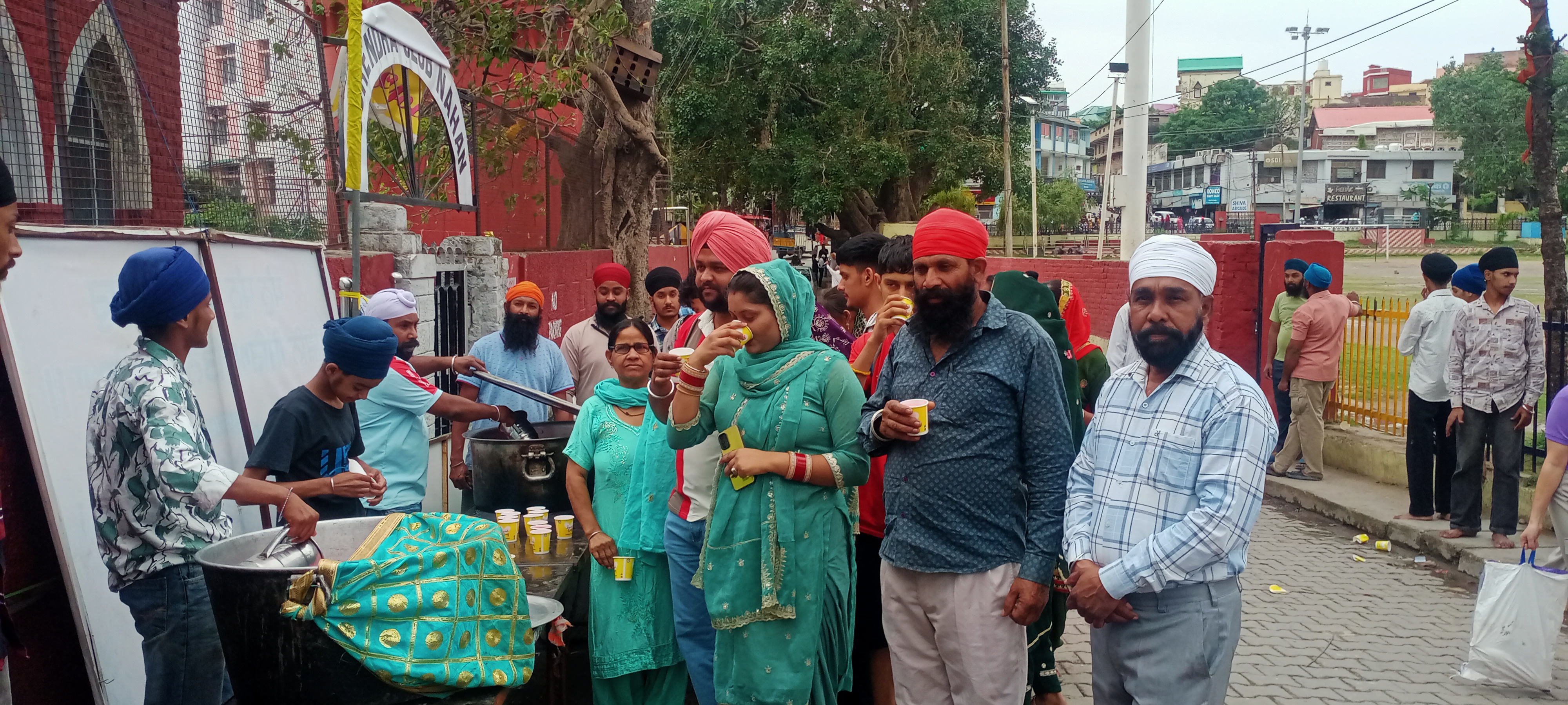शहीदी गुरु पर्व पर नाहन ऐतिहासिक गुरुद्वारा साहेब में अखंड पाठ  ,मीठे पानी की छबील व् लंगर का आयोजन।