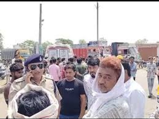 ट्रक की टक्कर से बाइक सवार महिला की माैत ट्रक की टक्कर से बाइक सवार महिला की माैत