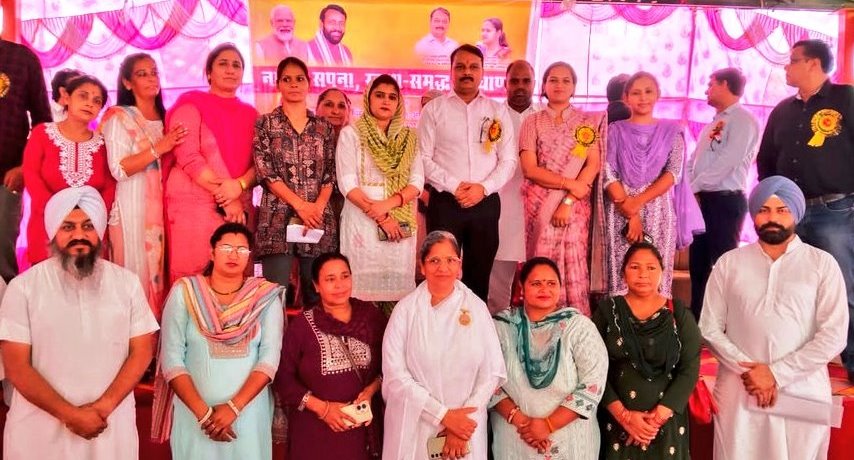 कार्यक्रम में भाग लेते संस्था के पदाधिकारी। कार्यक्रम में भाग लेते संस्था के पदाधिकारी।