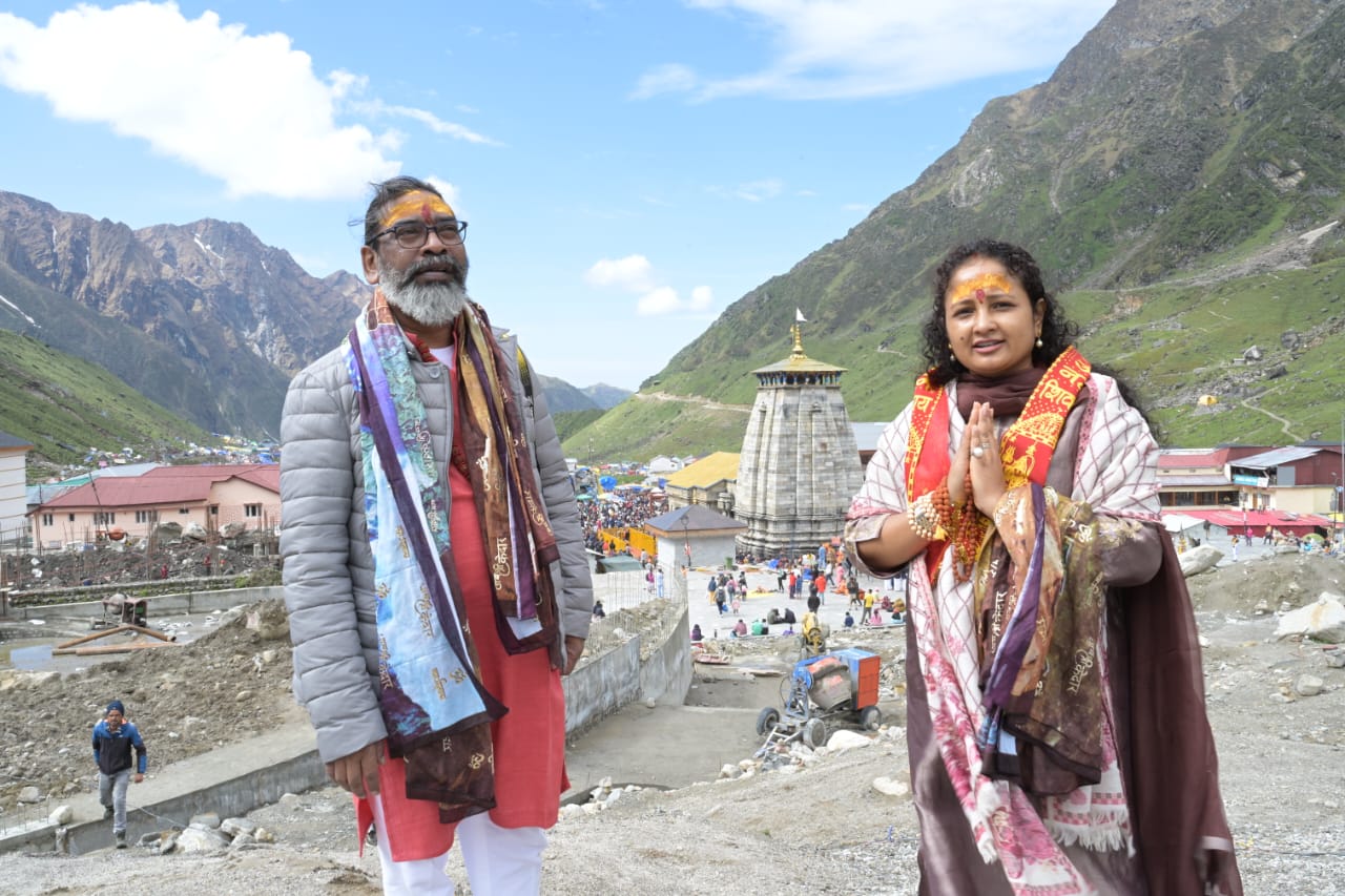 झारखंड के मुख्यमंत्री हेमंत सोरेन केदारनाथ धाम में। झारखंड के मुख्यमंत्री हेमंत सोरेन केदारनाथ धाम में।